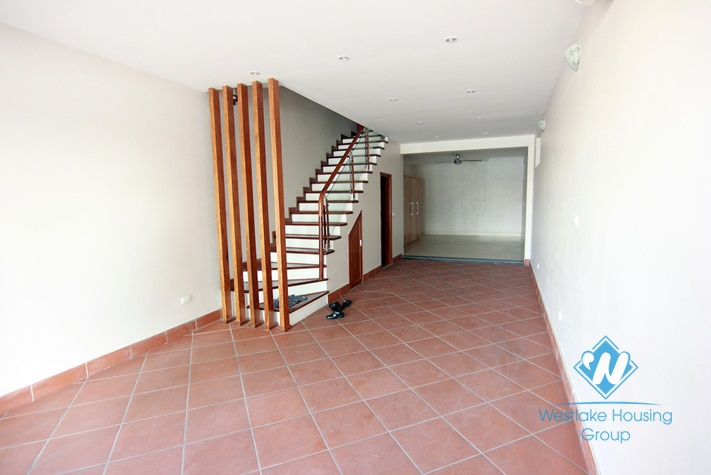 04 bedrooms house with lake view for rent in Tay Ho area 